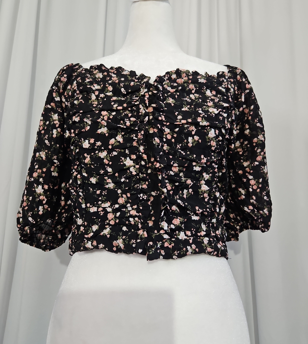 Altar'd State Black & Pink Floral Ruched Puff Sleeve Crop Top - Size Large